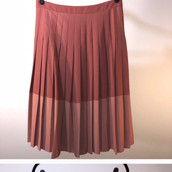Loft two-tone pleated skirt. Blush color. - Picture 2 of 3